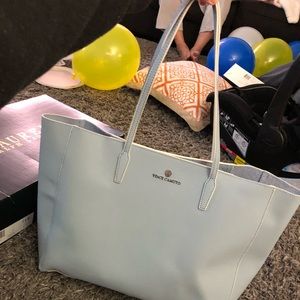 Vince Camuto Tote (light blue)